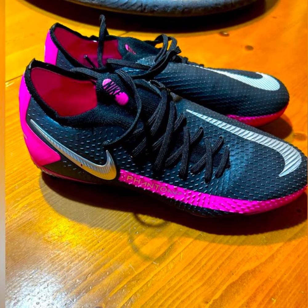 Nike Phantom Soccer Cleats